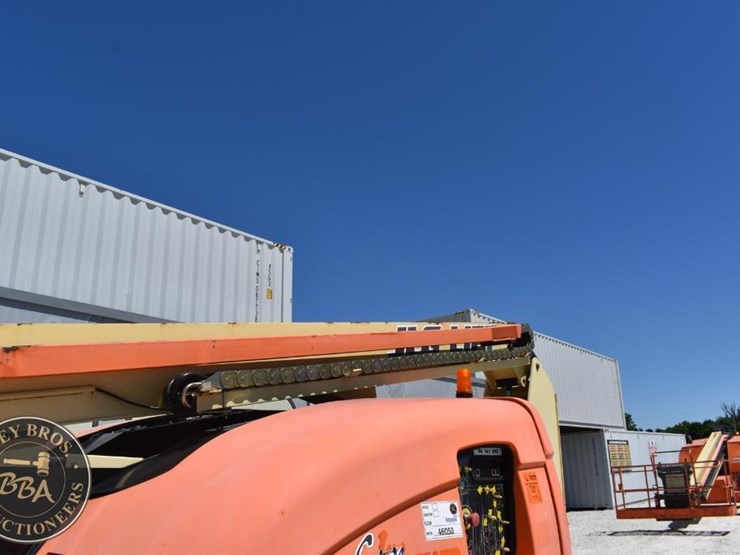 2014-jlg-600a-image-11