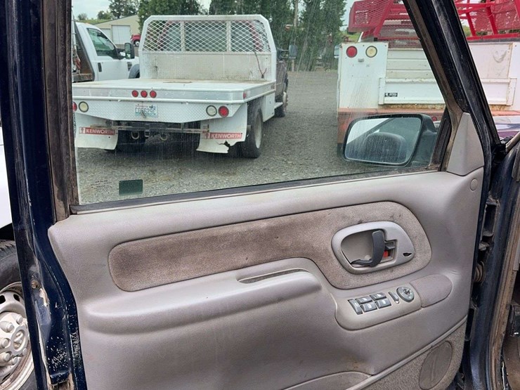 2000-chevrolet-k3500-image-25