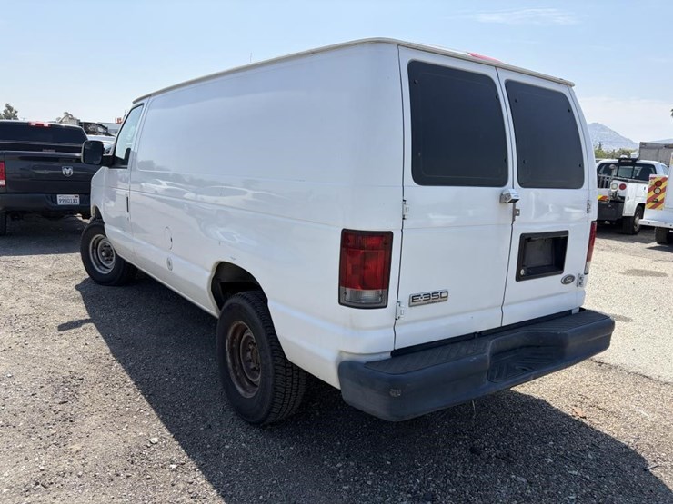 2010-ford-e350-sd-image-3
