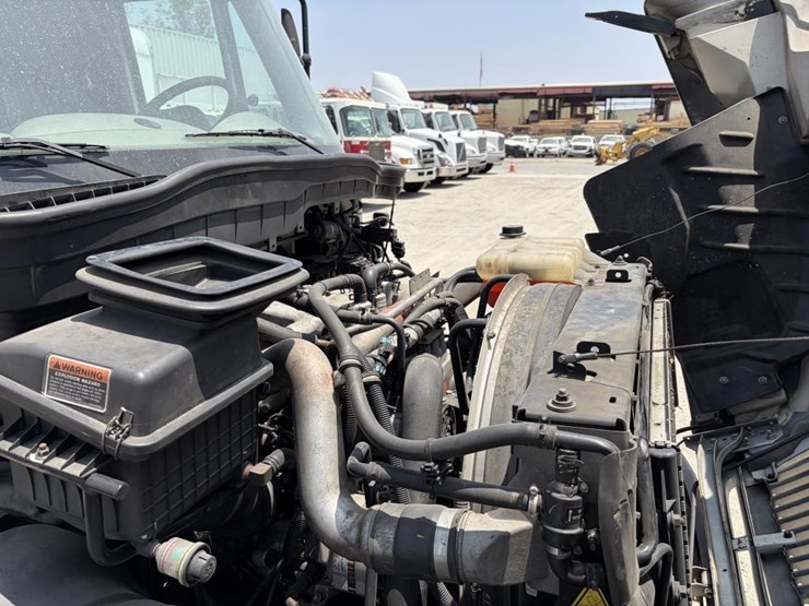 2014-international-durastar-4400-image-9