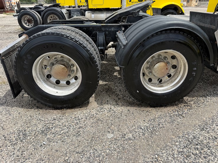 2014-peterbilt-389-image-14