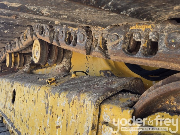 2022-komatsu-d61px-24-image-15