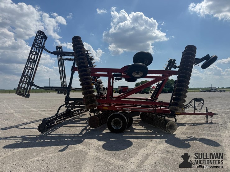 2008-case-ih-330-image-4