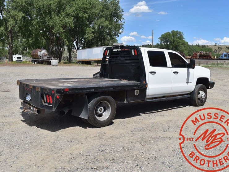 2015-chevrolet-3500-image-9