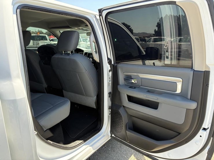2019-dodge-1500-image-12