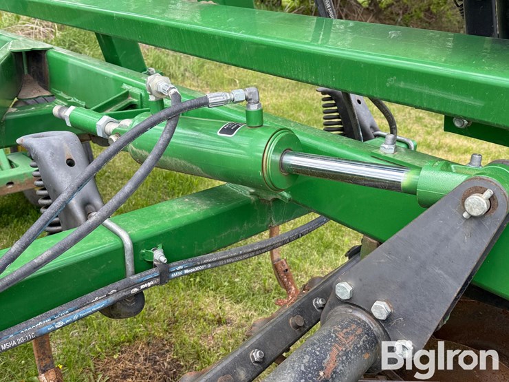 2014-john-deere-2310-image-17