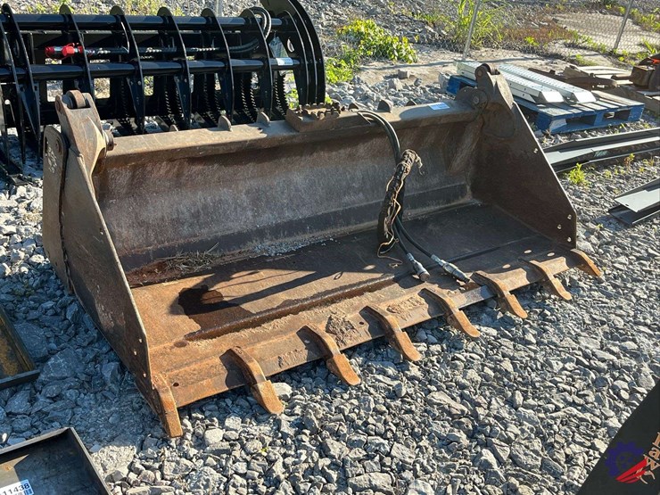 hd-4-1-bucket-w/-teeth-attachment-image-2