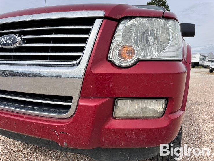 2010-ford-explorer-xlt-image-9
