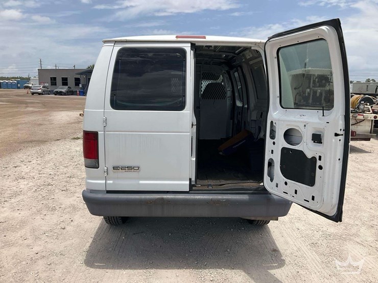 2007-ford-cargo-image-24