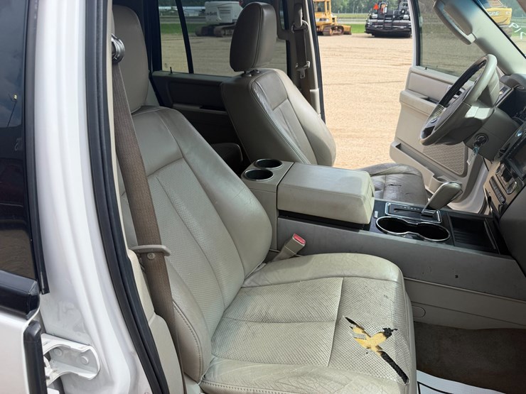 2012-ford-expedition-image-8