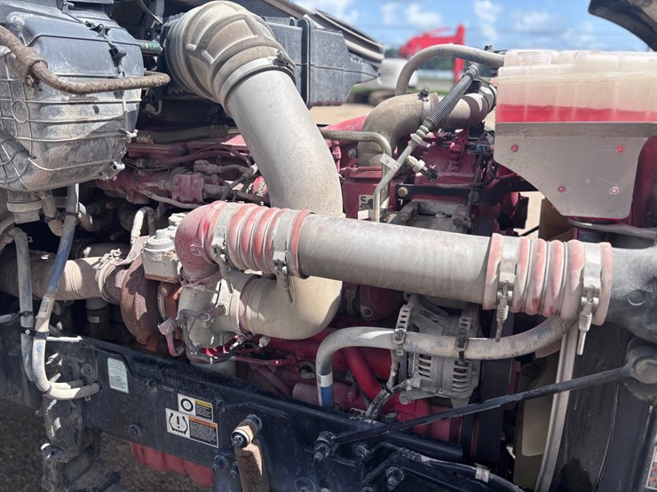 2021-peterbilt-567-image-18