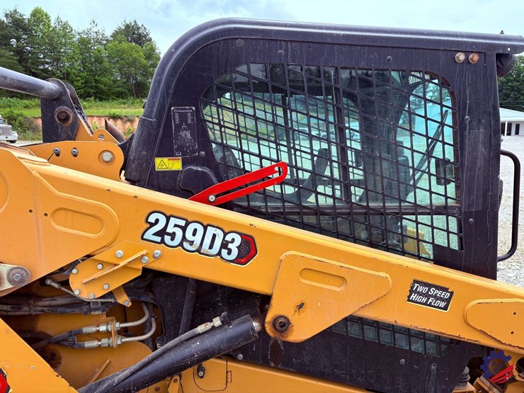 2020-caterpillar-259d3-image-33