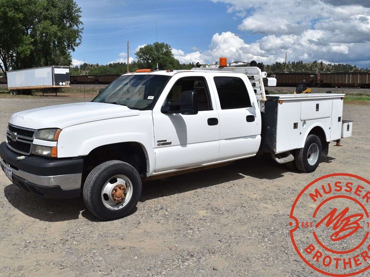 2006-chevrolet-3500-image-2