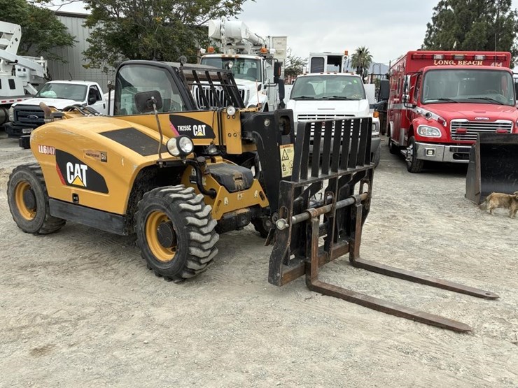 2015-caterpillar-th255c-image-2