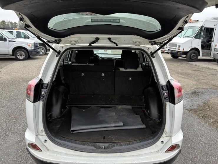 2018-toyota-rav4-image-12