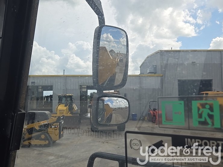 2023-deere-260e-image-55