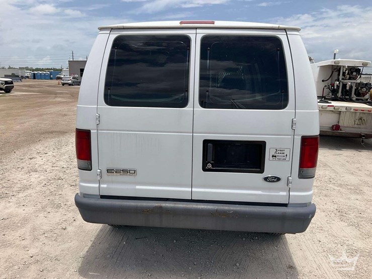 2007-ford-cargo-image-23