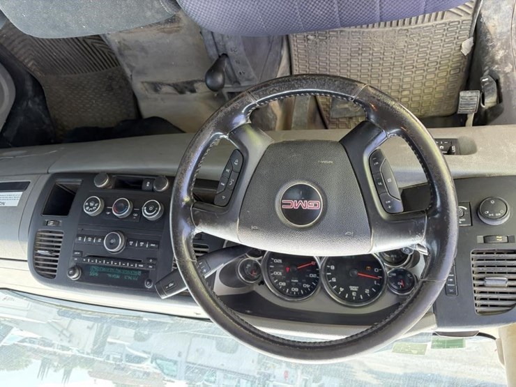 2012-gmc-2500hd-image-13