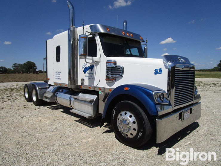 2016-freightliner-122sd-image-3