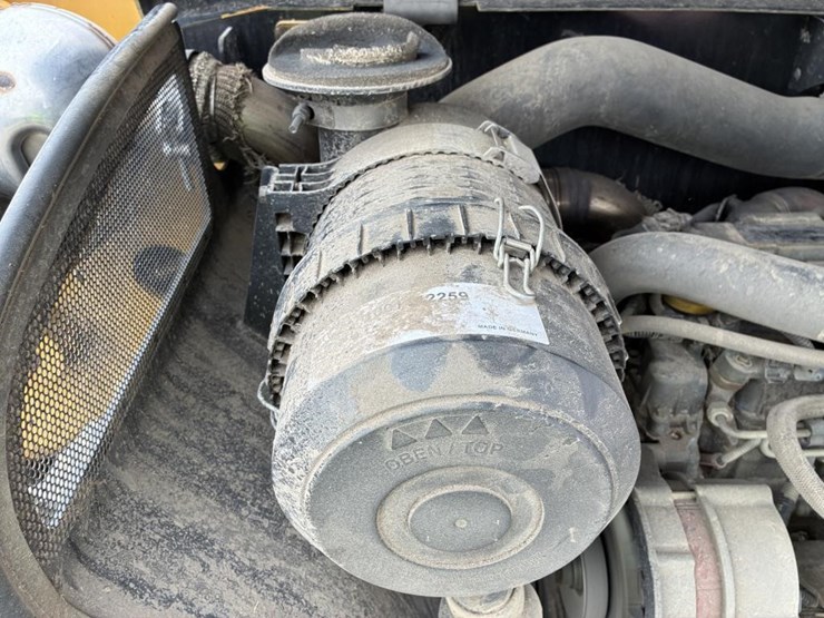 2015-caterpillar-th255c-image-31