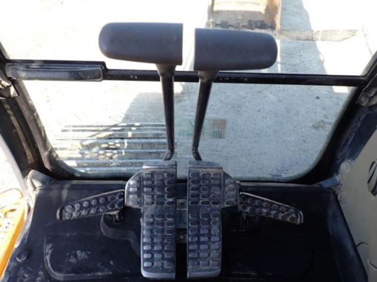 2009-deere-270d-lc-image-11