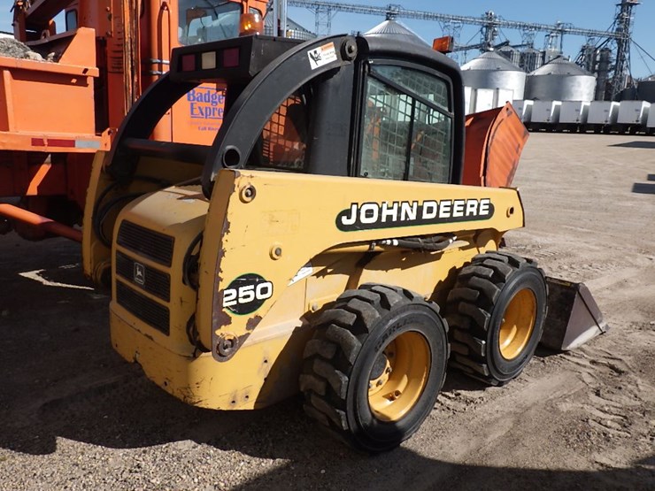 2000-john-deere-250-image-6