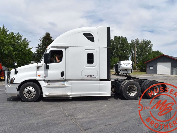2017-freightliner-cascadia-125-image-4
