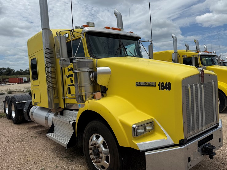 2015-kenworth-t800-image-3