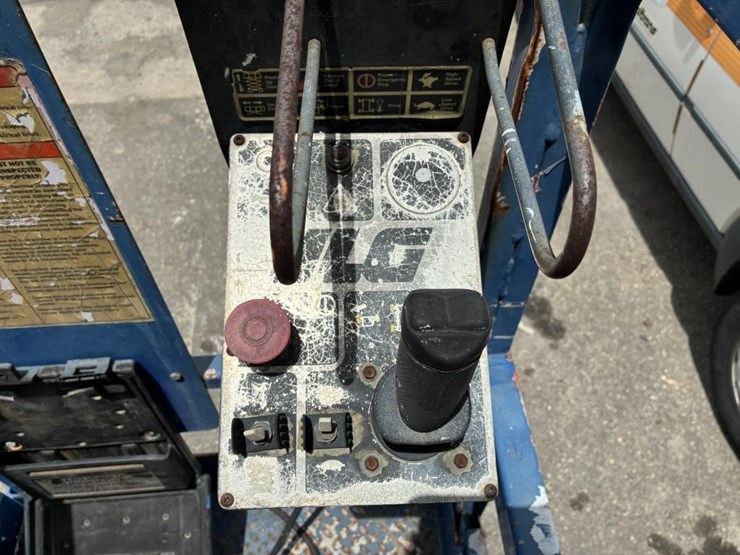 2003-jlg-1932e-image-14