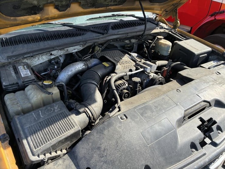 2001-chevrolet-3500-image-12