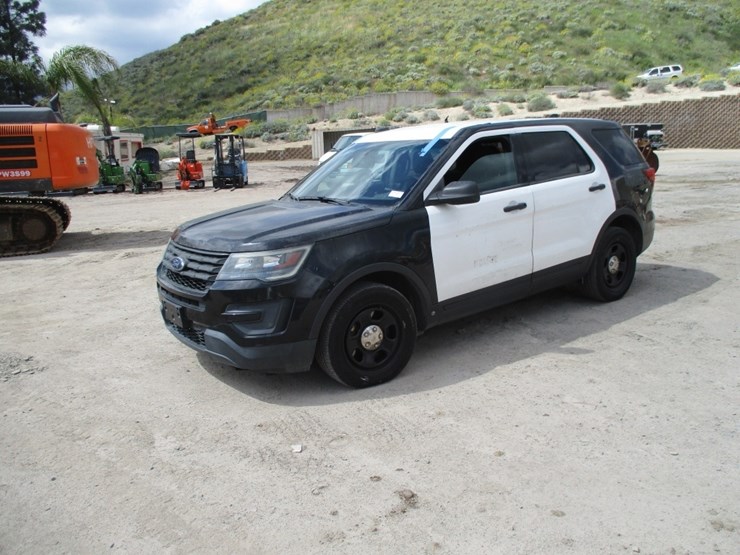 2016-ford-explorer-image-1