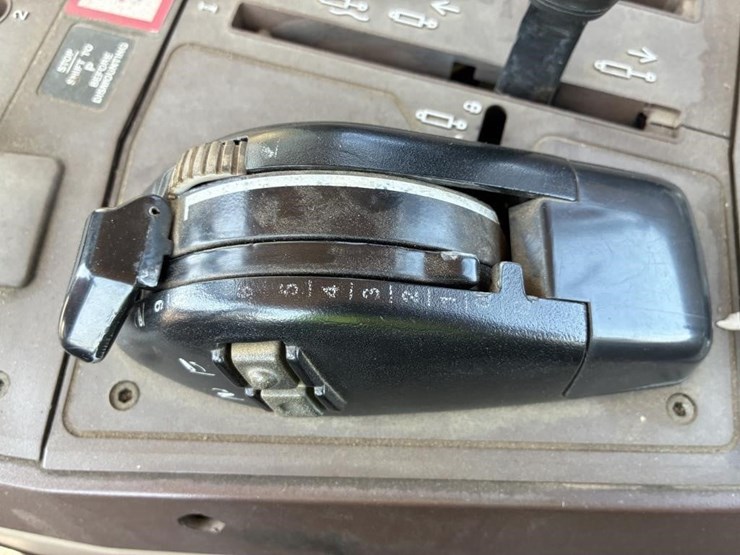 1999-john-deere-6410-image-32