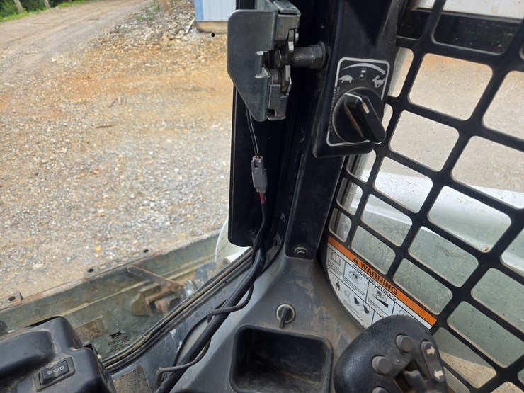 2023-bobcat-t770-image-32