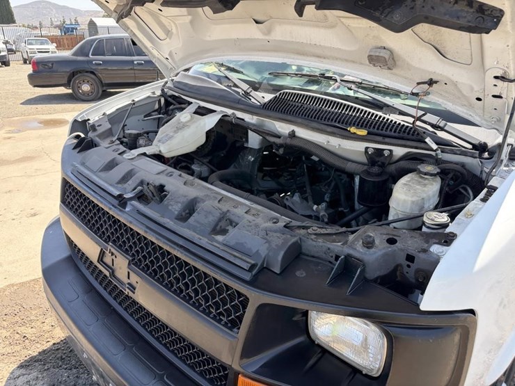 2016-chevrolet-express-3500-image-7
