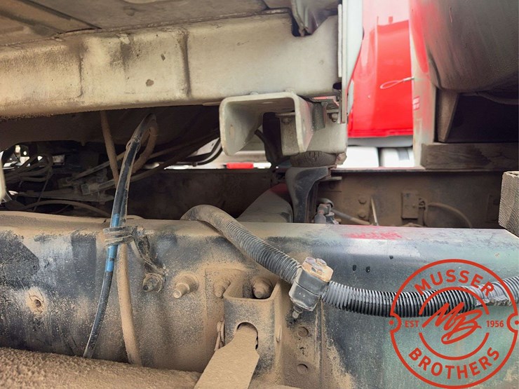 1998-freightliner-fl70-image-39
