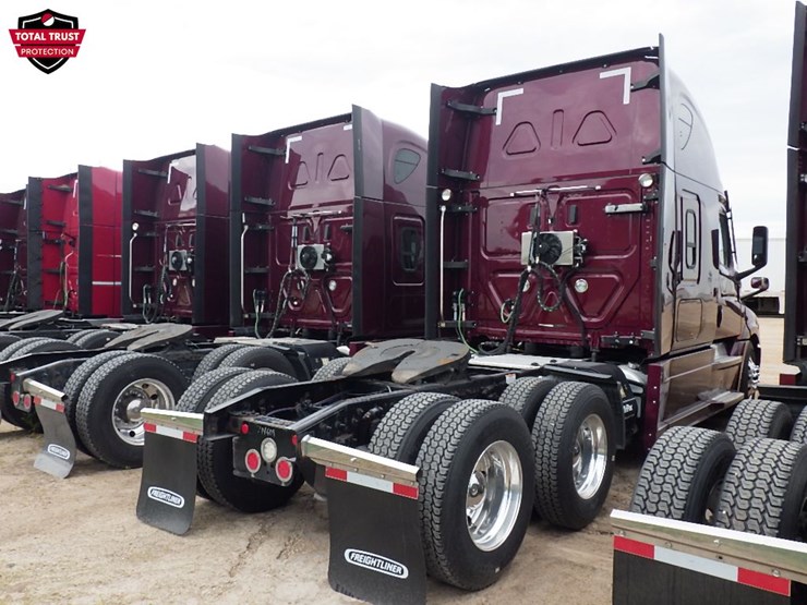 2021-freightliner-cascadia-126-image-10