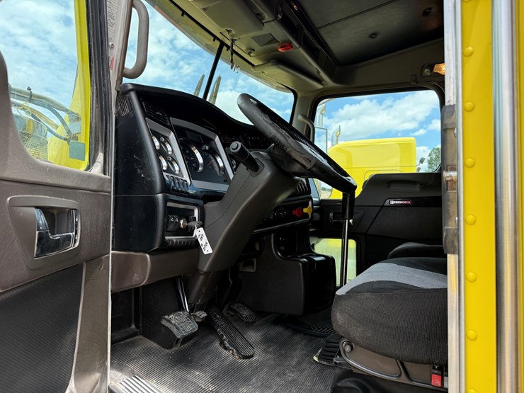2015-kenworth-t800-image-11