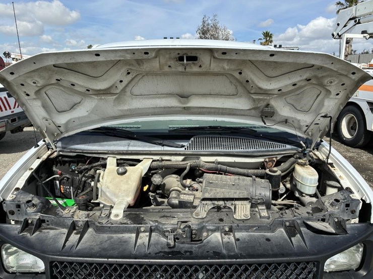 2013-chevrolet-express-3500-image-10