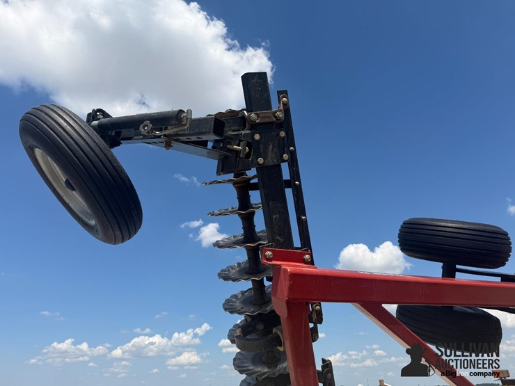 2008-case-ih-330-image-14