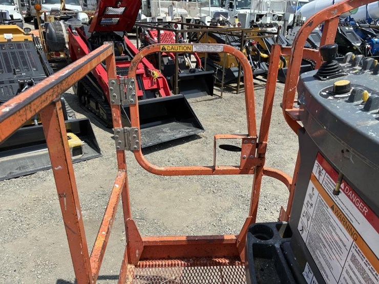 2012-jlg-e400ajpn-image-14