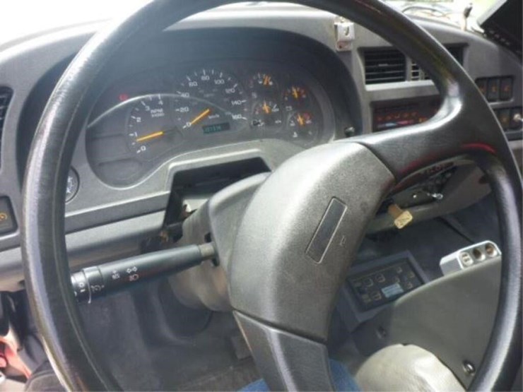 2005-gmc-t8500-image-17