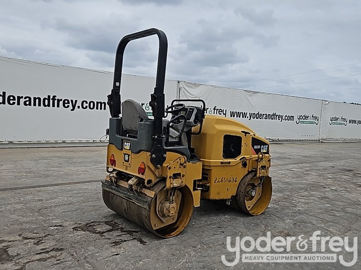 2019-caterpillar-cb24b-image-4