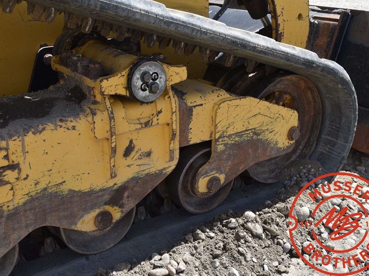 2016-caterpillar-d2-image-27