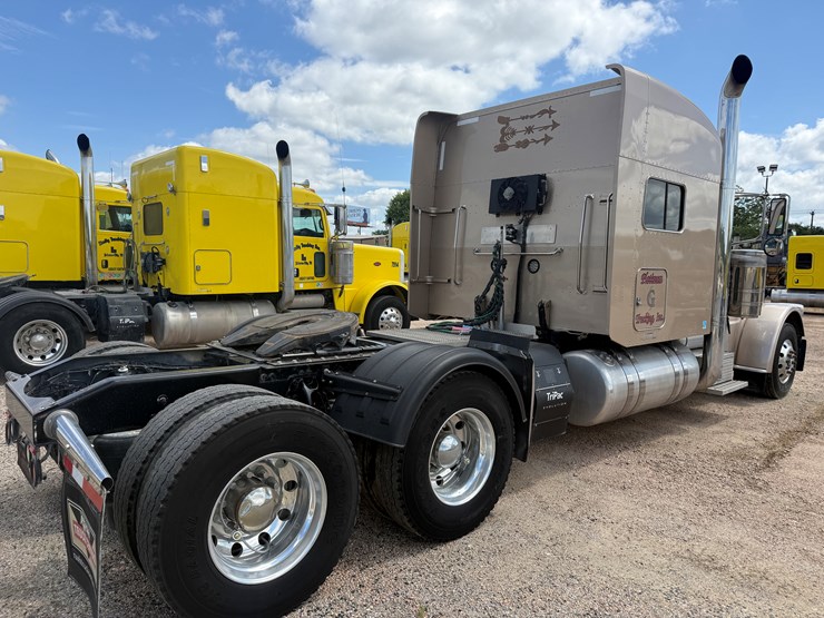 2013-peterbilt-389-image-5