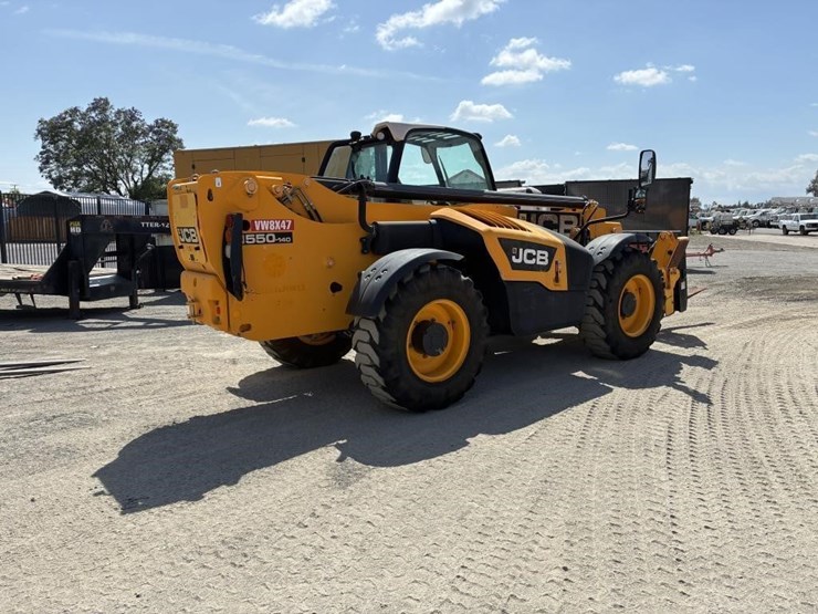 2014-jcb-550-140-image-3
