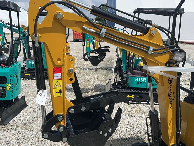 cfg-industrial-h13r-mini-excavator-image-3