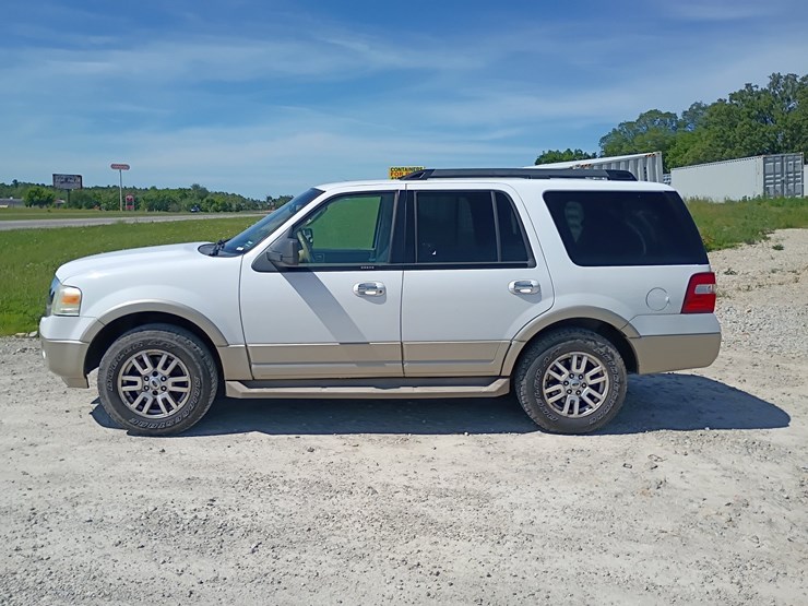 2010-ford-expedition-image-3
