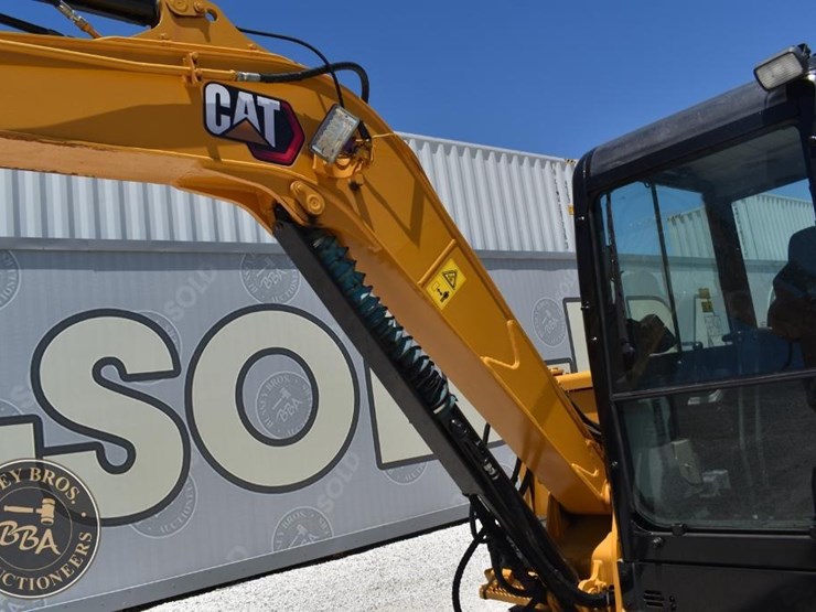2021-caterpillar-305.5e2-image-15