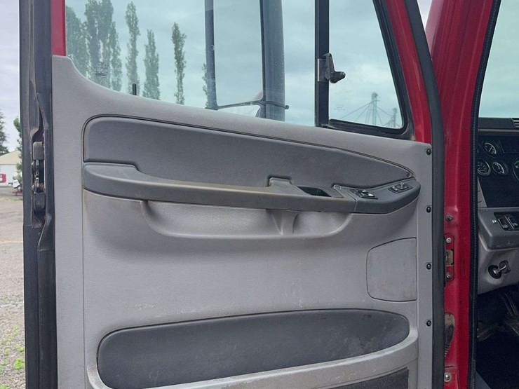 2007-freightliner-columbia-120-image-20