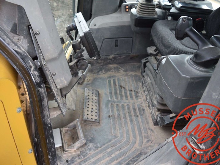 2010-caterpillar-d7e-image-57